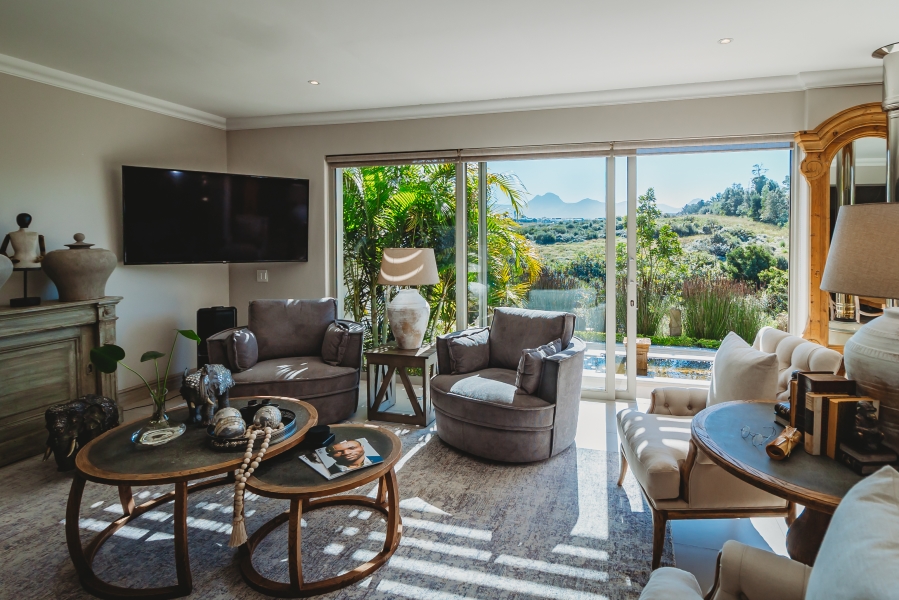 3 Bedroom Property for Sale in Kraaibosch Manor Western Cape